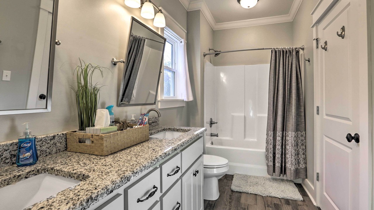 Photo of Bathroom in Eufaula