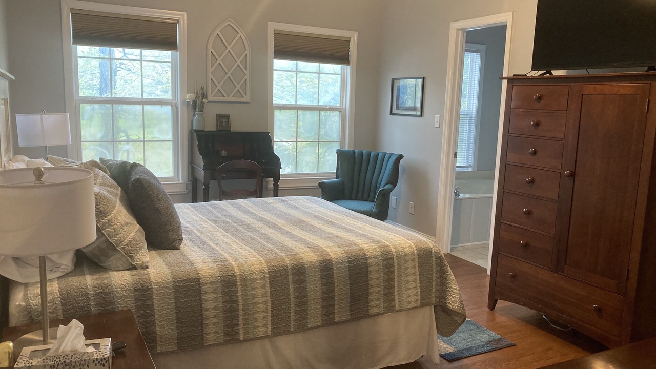Photo of Bedroom in Guntersville