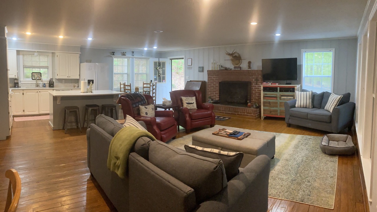Photo of Livingroom in Guntersville