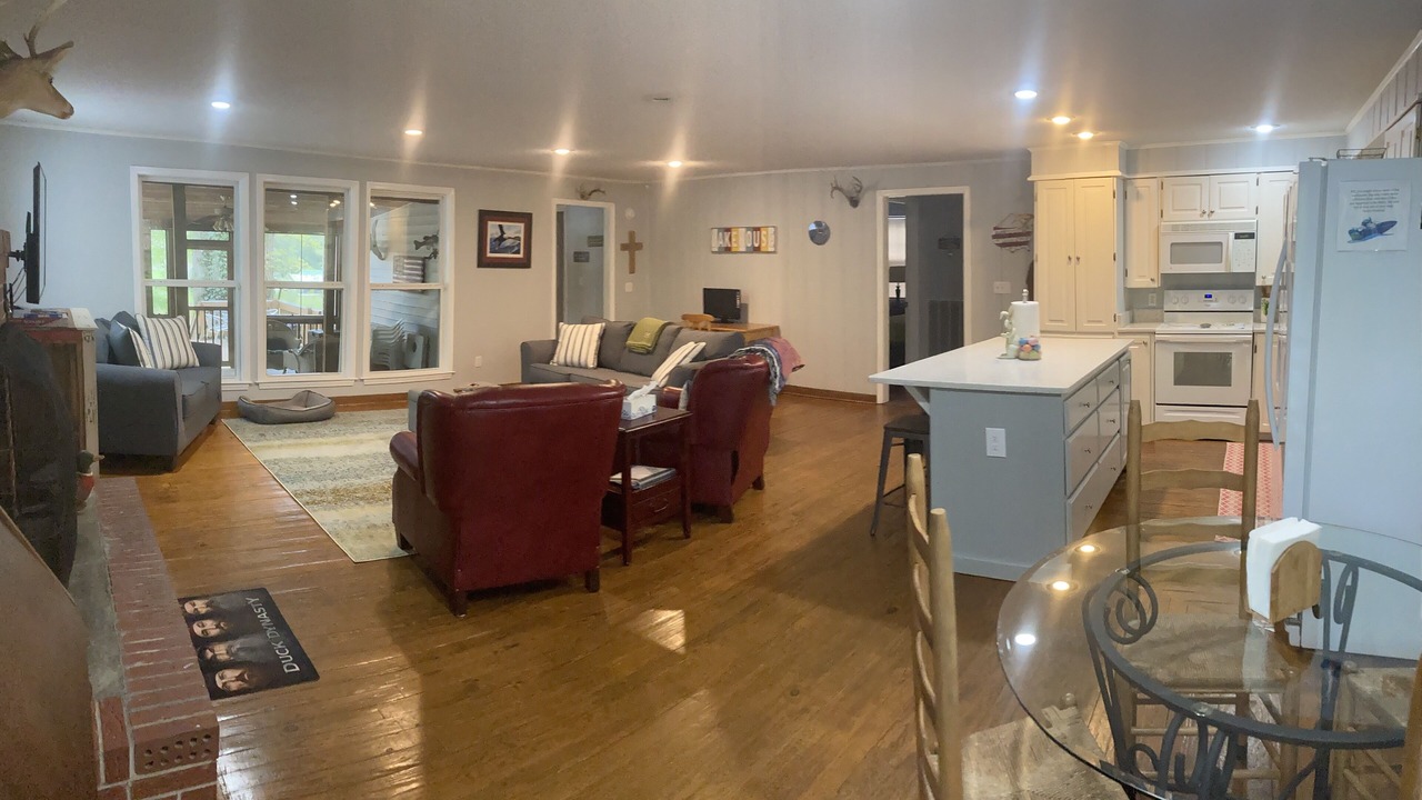 Photo of Livingroom in Guntersville