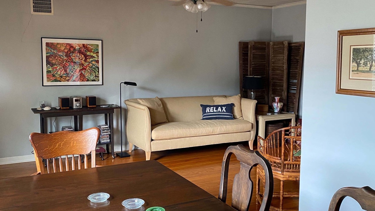 Photo of Livingroom in East Hill