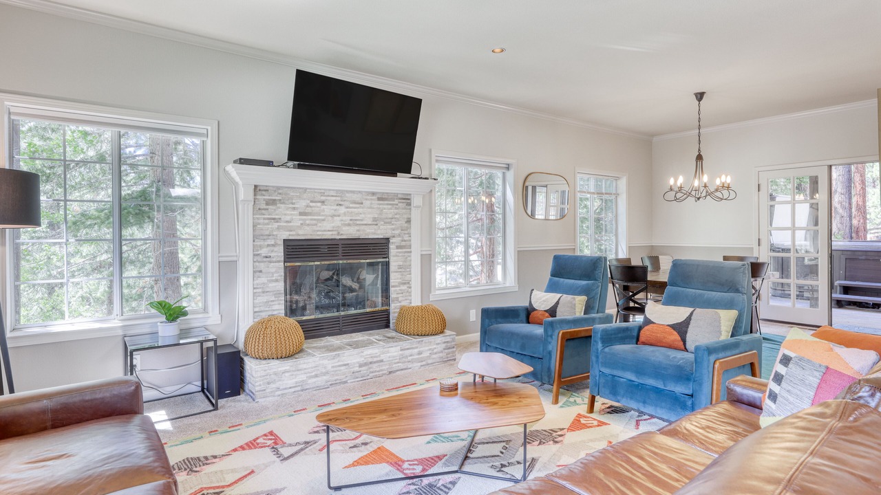 Photo of Livingroom in Round Hill Village