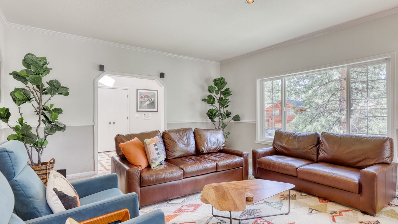 Photo of Livingroom in Round Hill Village