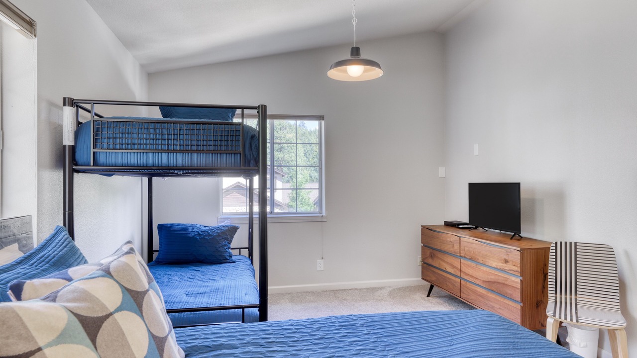 Photo of Bedroom in Round Hill Village