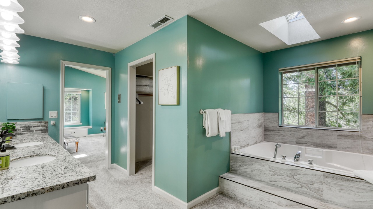 Photo of Bathroom in Round Hill Village