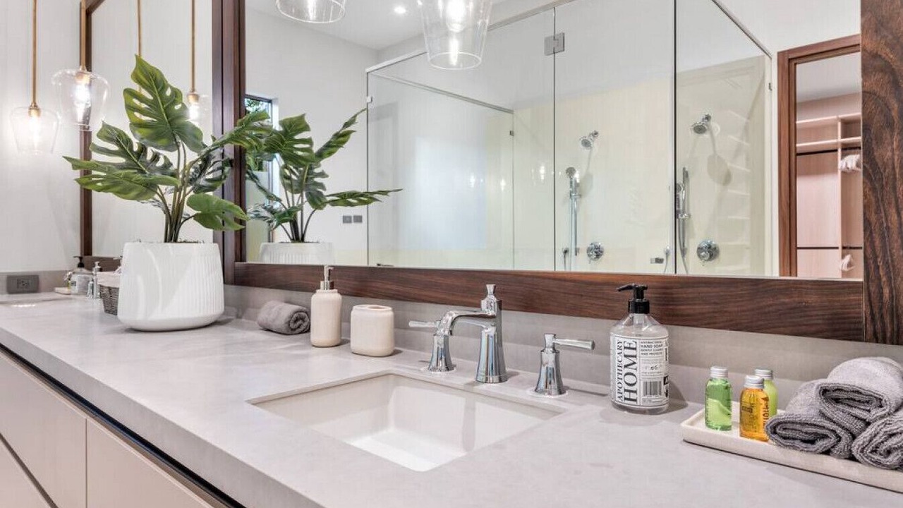 Photo of Bathroom in Bayside Historic District