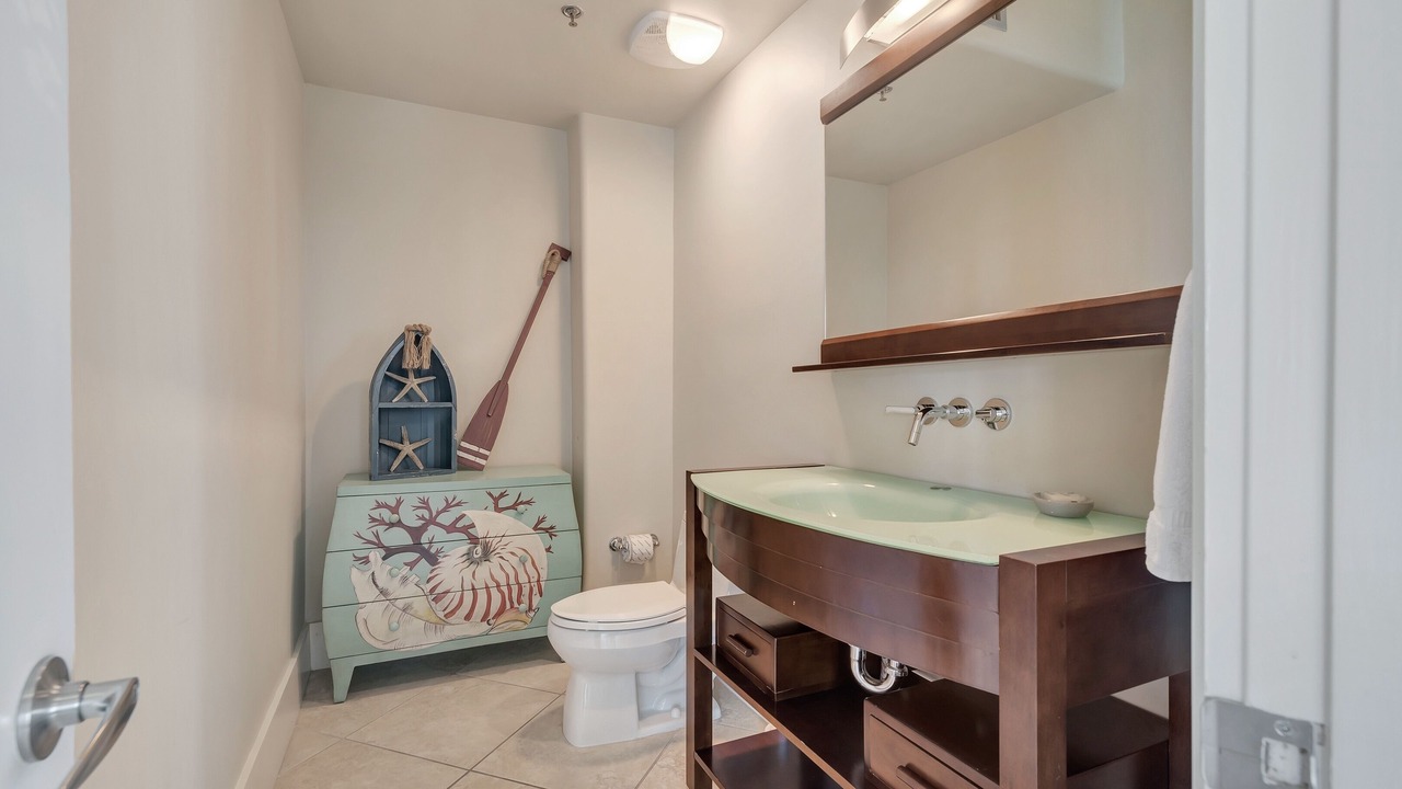 Photo of Bathroom in Orange Beach East