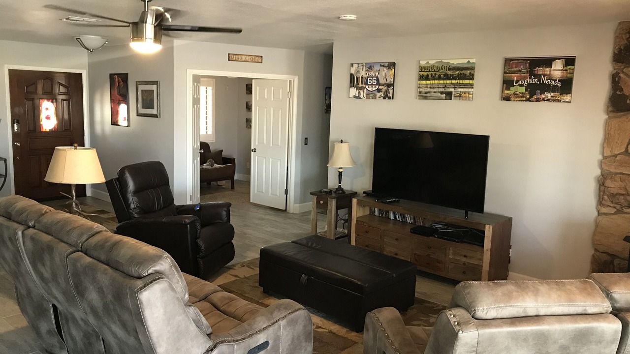 Photo of Livingroom in Sunridge Estates