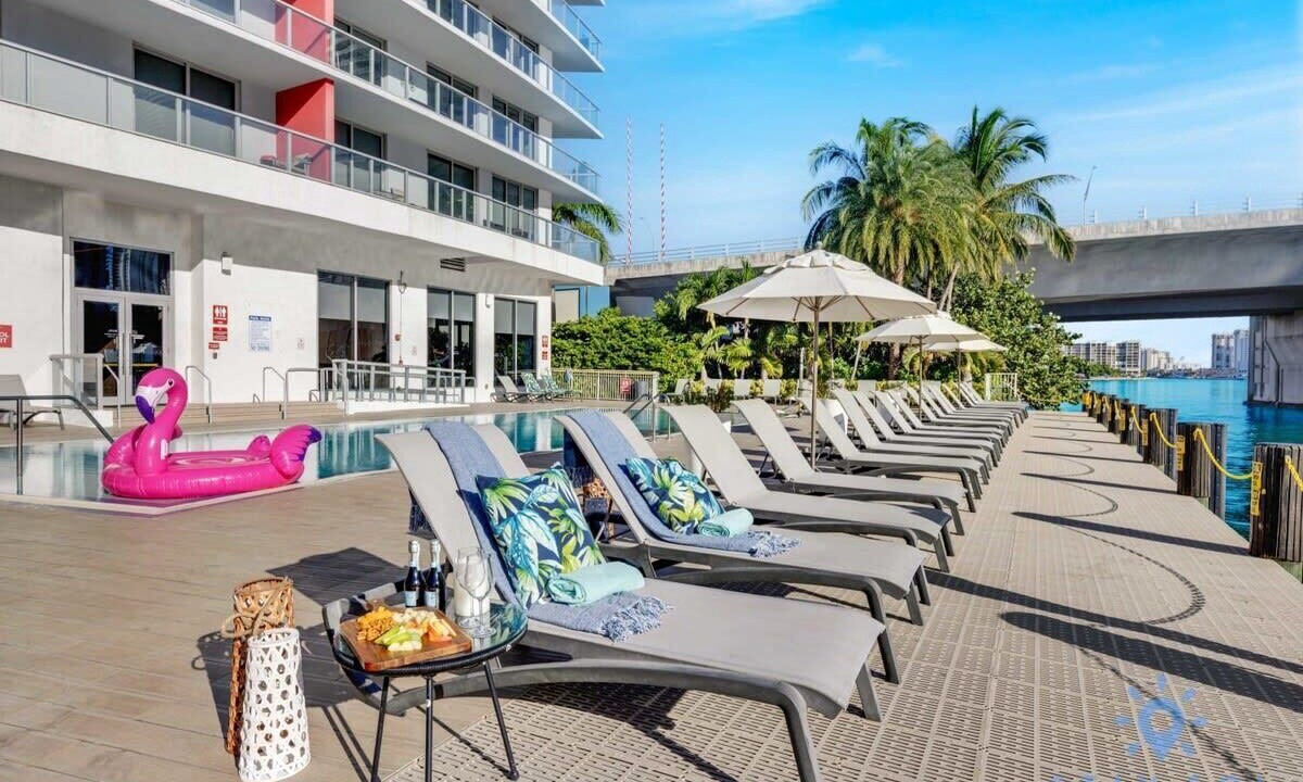 Photo of Outdoor in Hallandale Beach