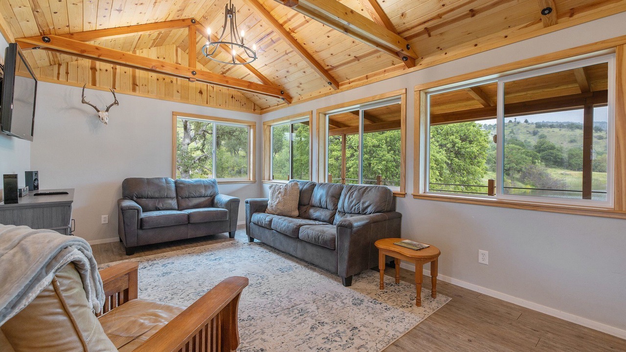 Photo of Livingroom in Springville