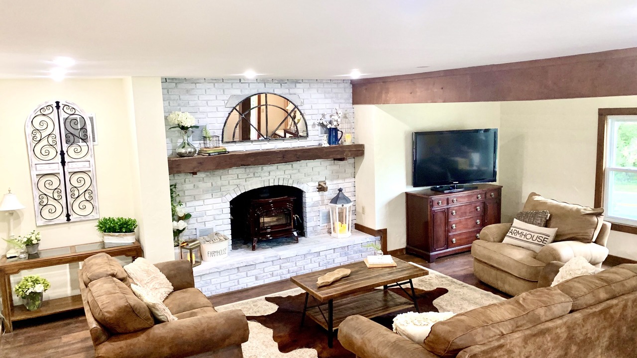 Photo of Livingroom in Bristol Hills
