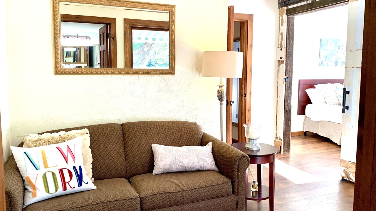 Photo of Livingroom in Bristol Hills
