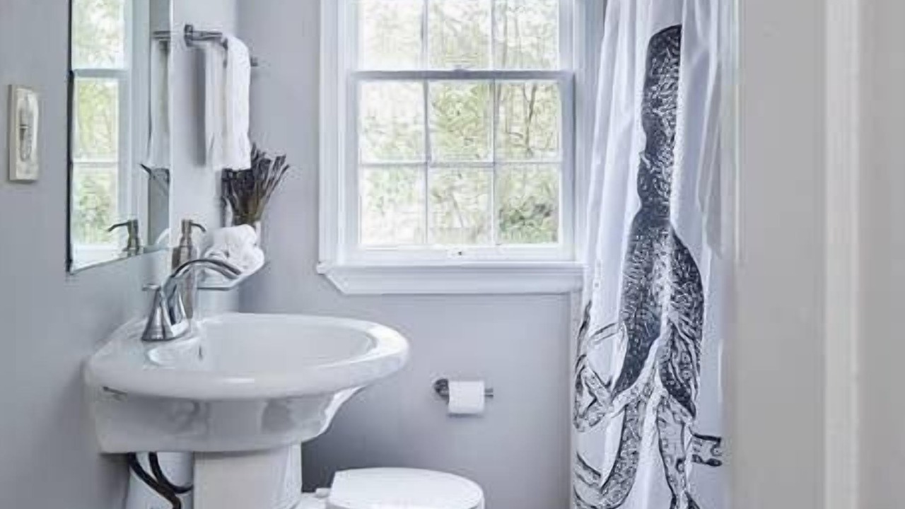 Photo of Bathroom in Crestwood South