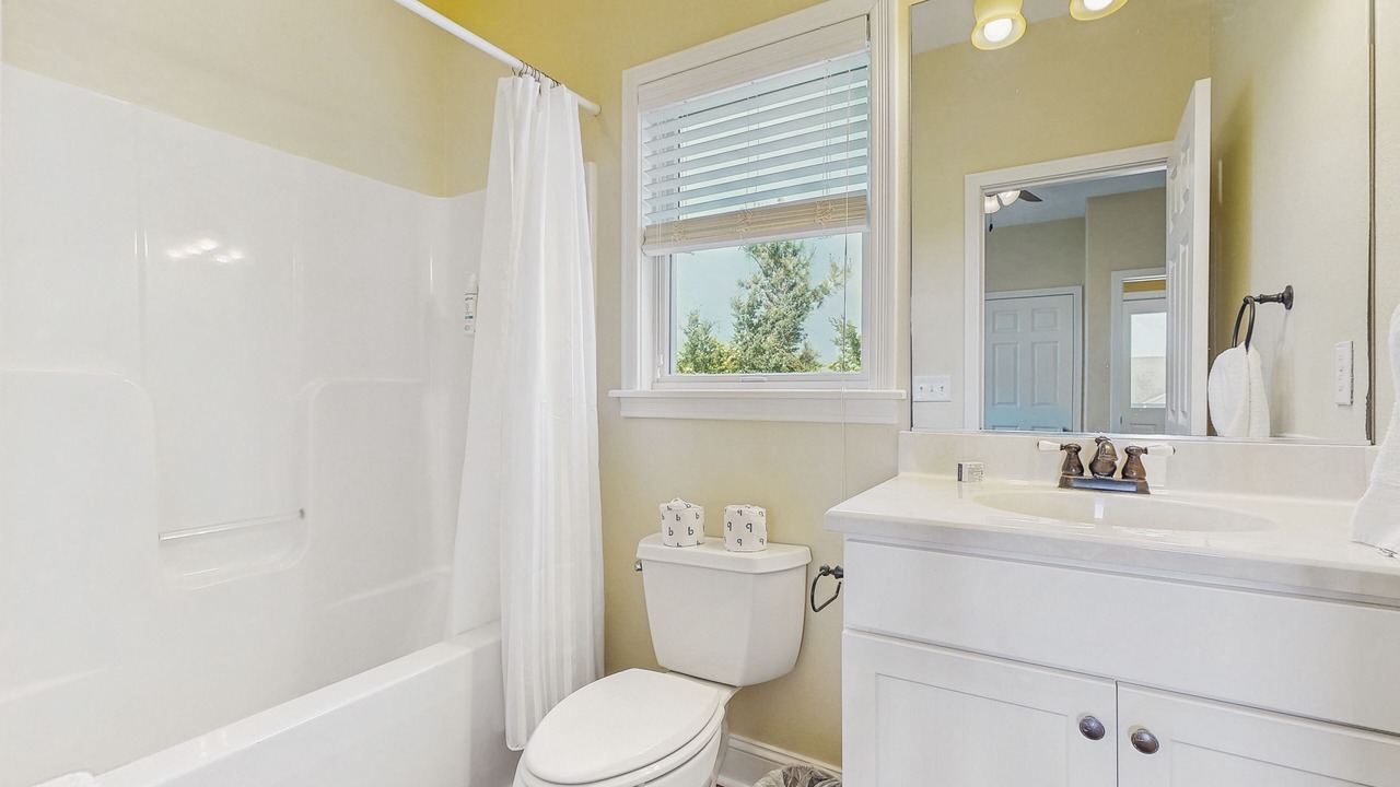 Photo of Bathroom in Waves