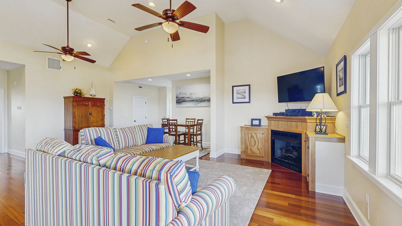 Photo of Livingroom in Waves
