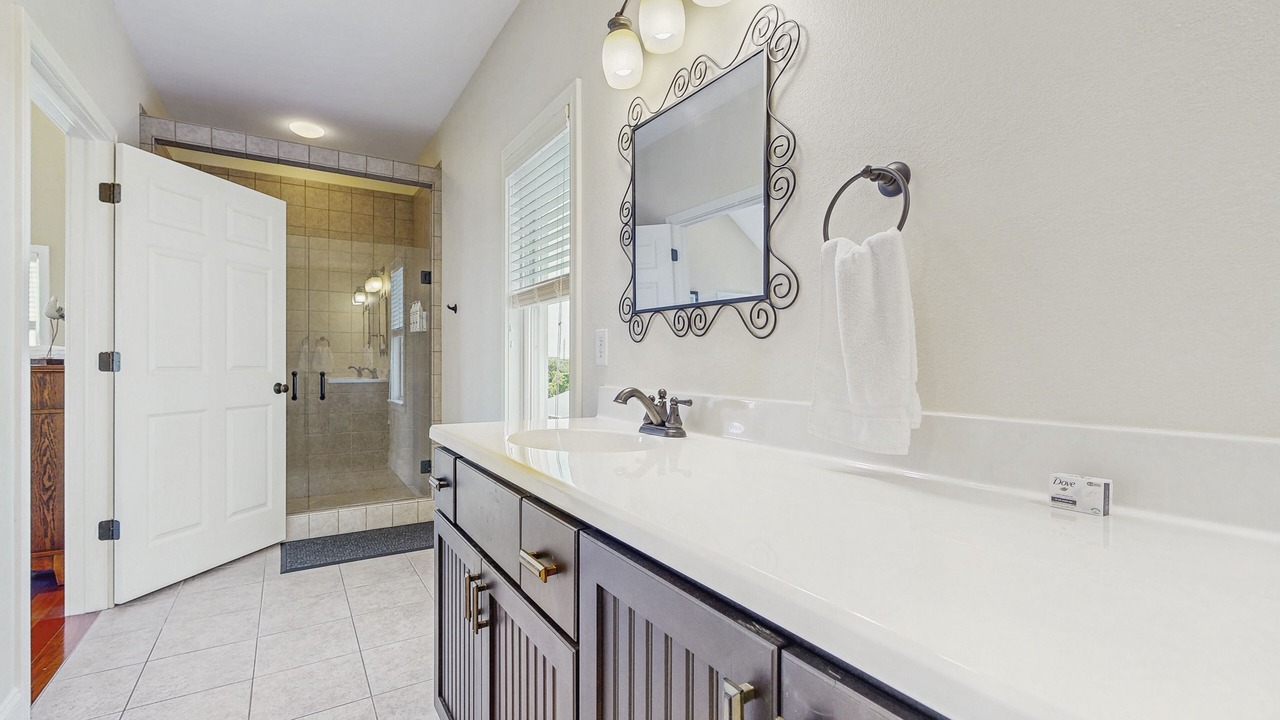 Photo of Bathroom in Waves