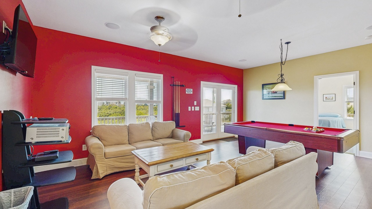Photo of Livingroom in Waves