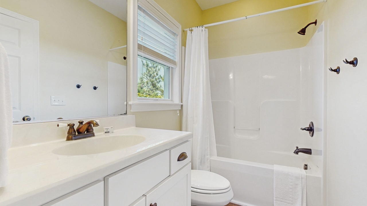 Photo of Bathroom in Waves
