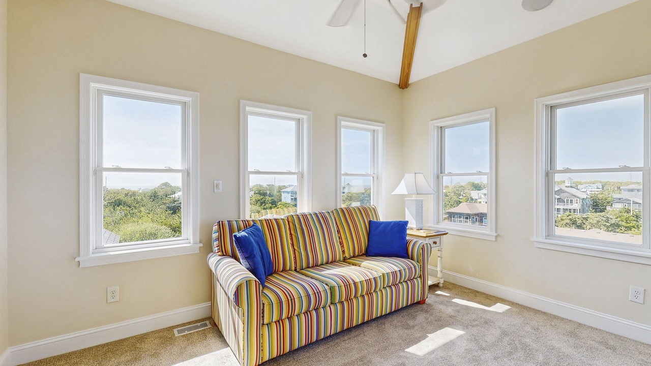 Photo of Livingroom in Waves