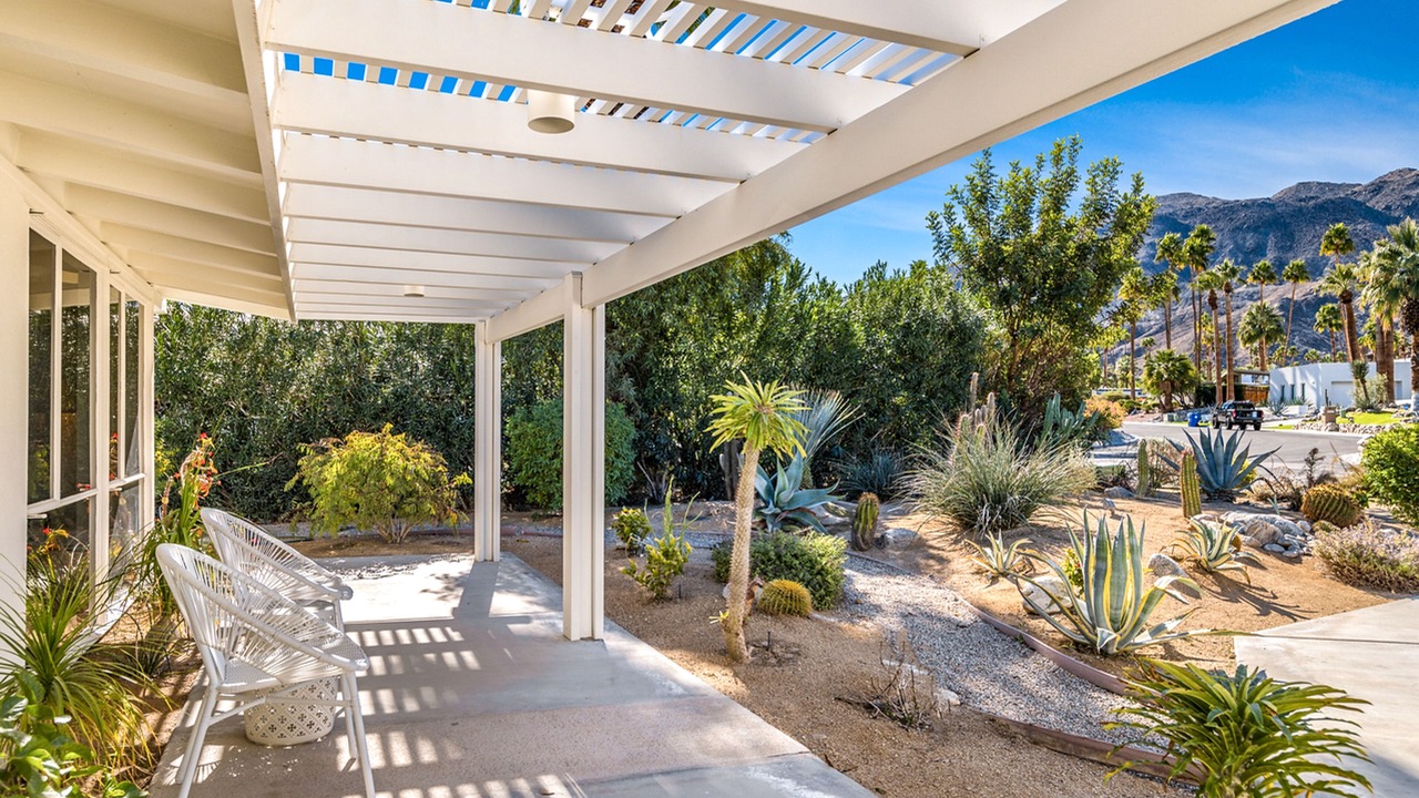 Photo of Patio Balcony in Magnesia Falls Cove