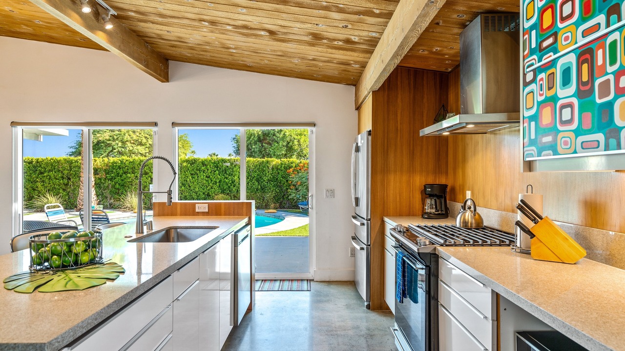 Photo of Kitchen in Racquet Club Estates