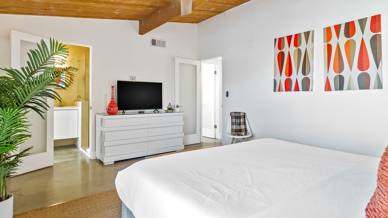 Photo of Bedroom in Racquet Club Estates