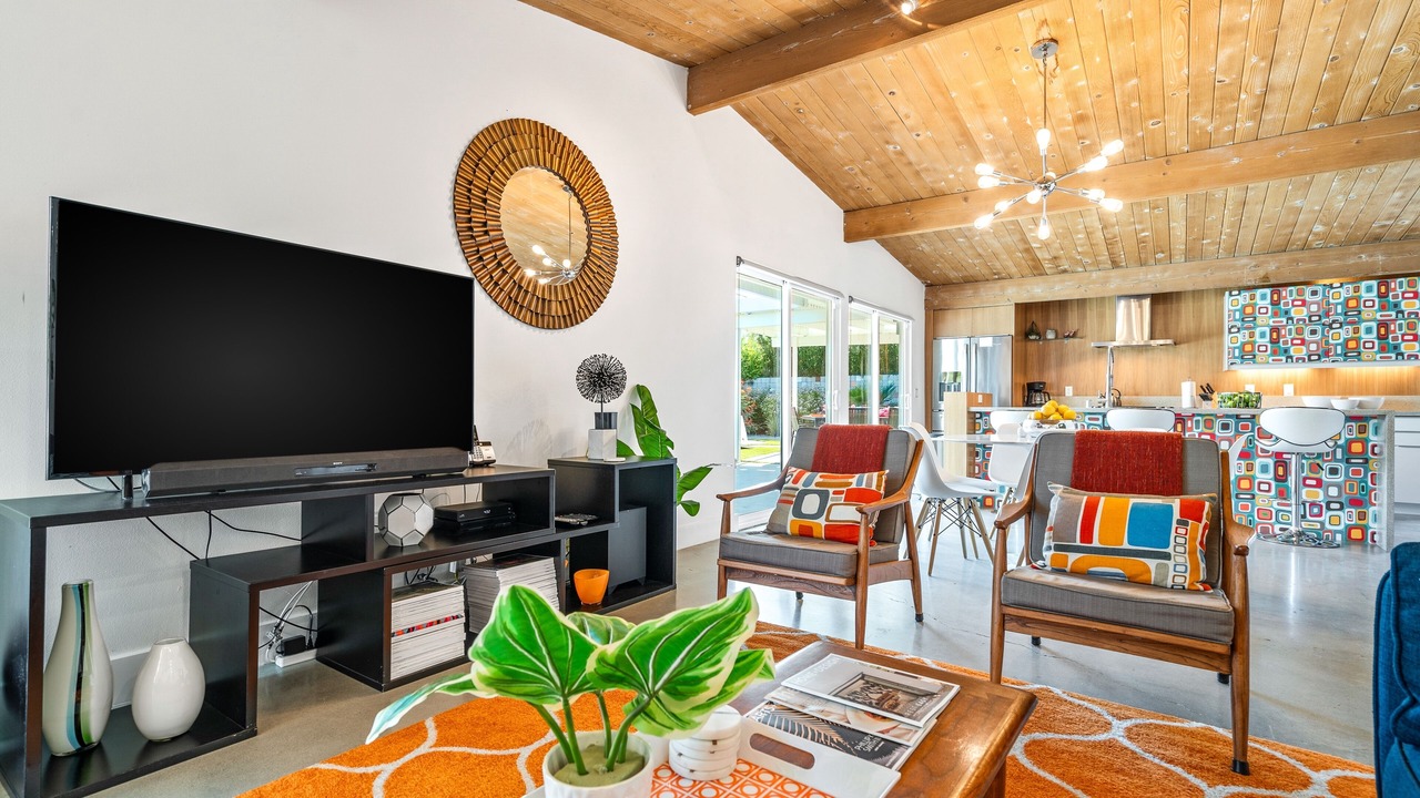 Photo of Livingroom in Racquet Club Estates