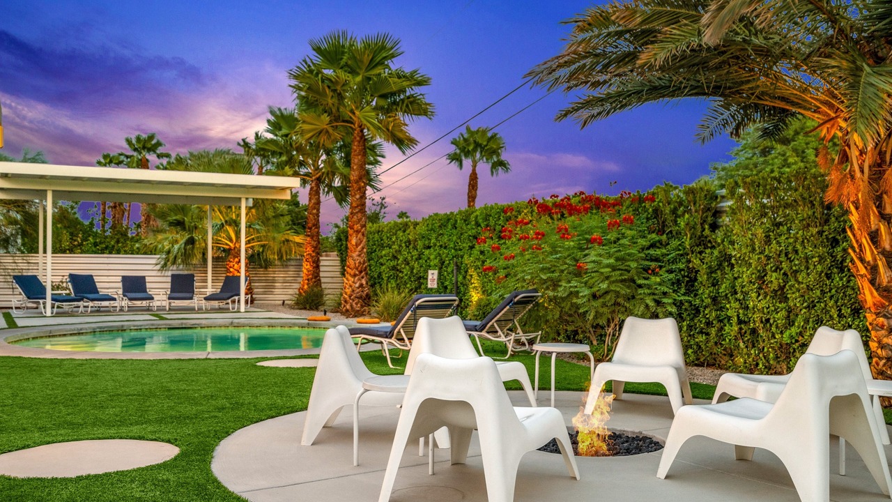 Photo of Outdoor in Racquet Club Estates