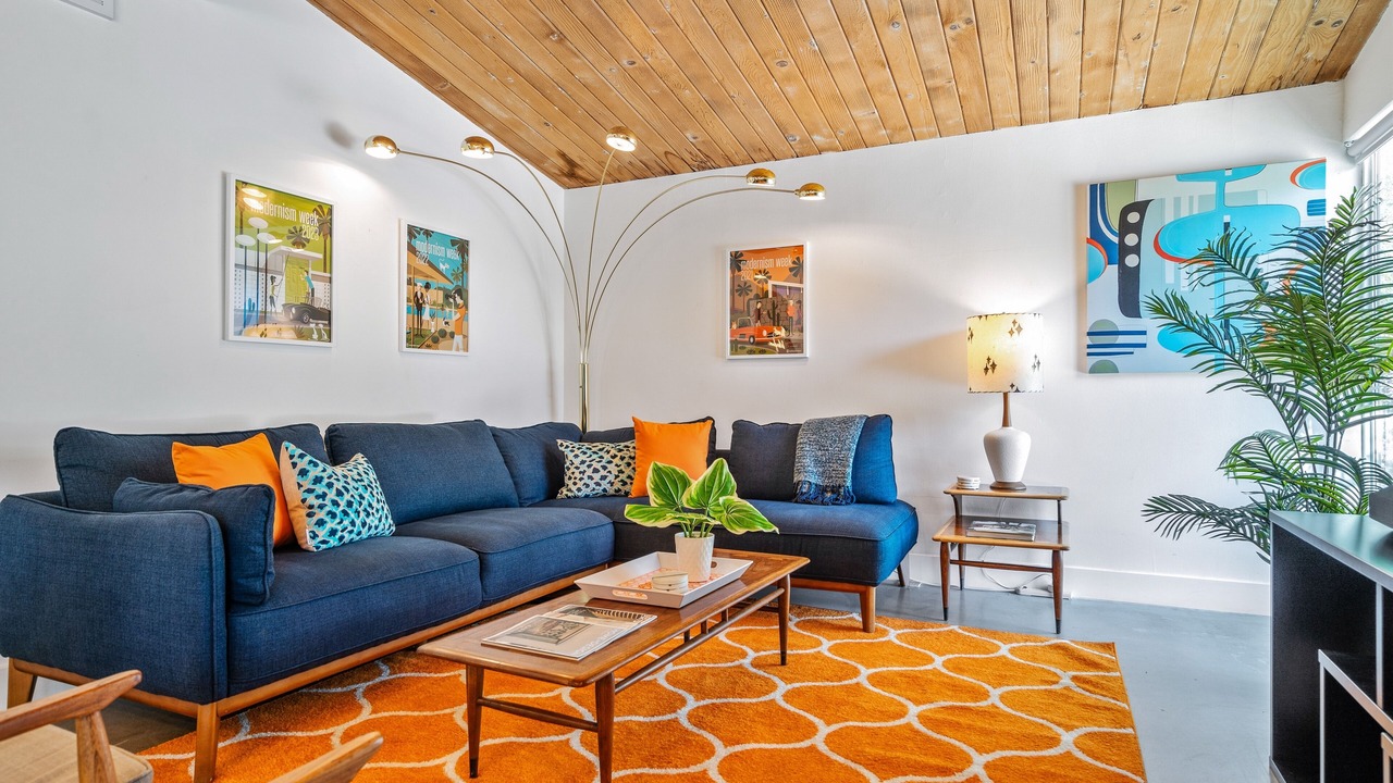 Photo of Livingroom in Racquet Club Estates