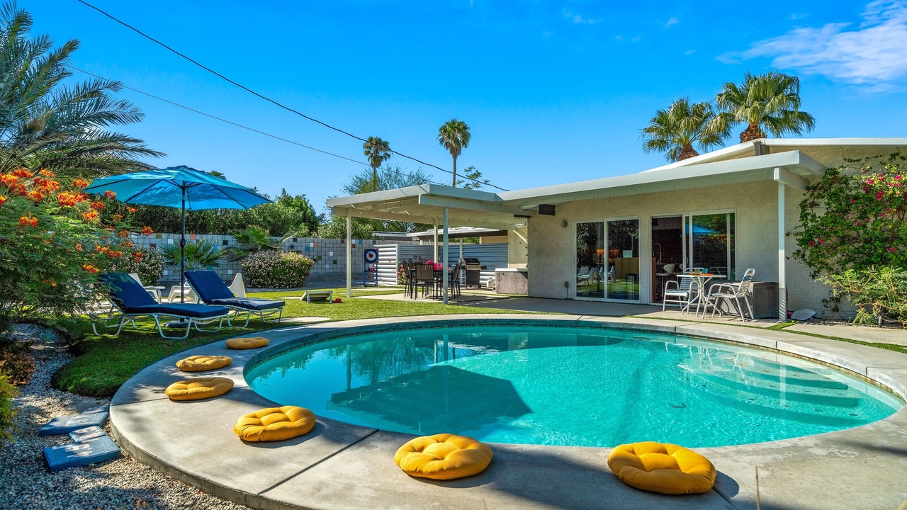 Photo of Outdoor in Racquet Club Estates