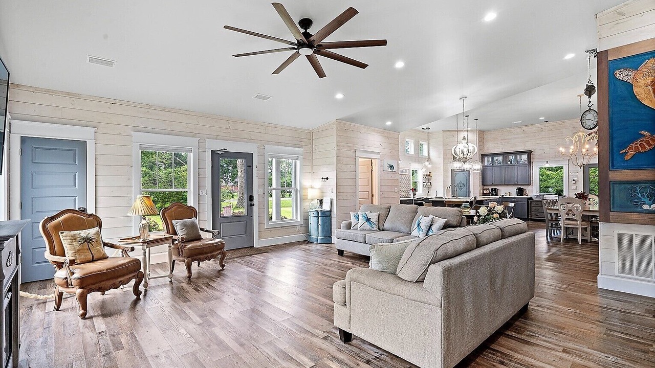 Photo of Livingroom in Foley