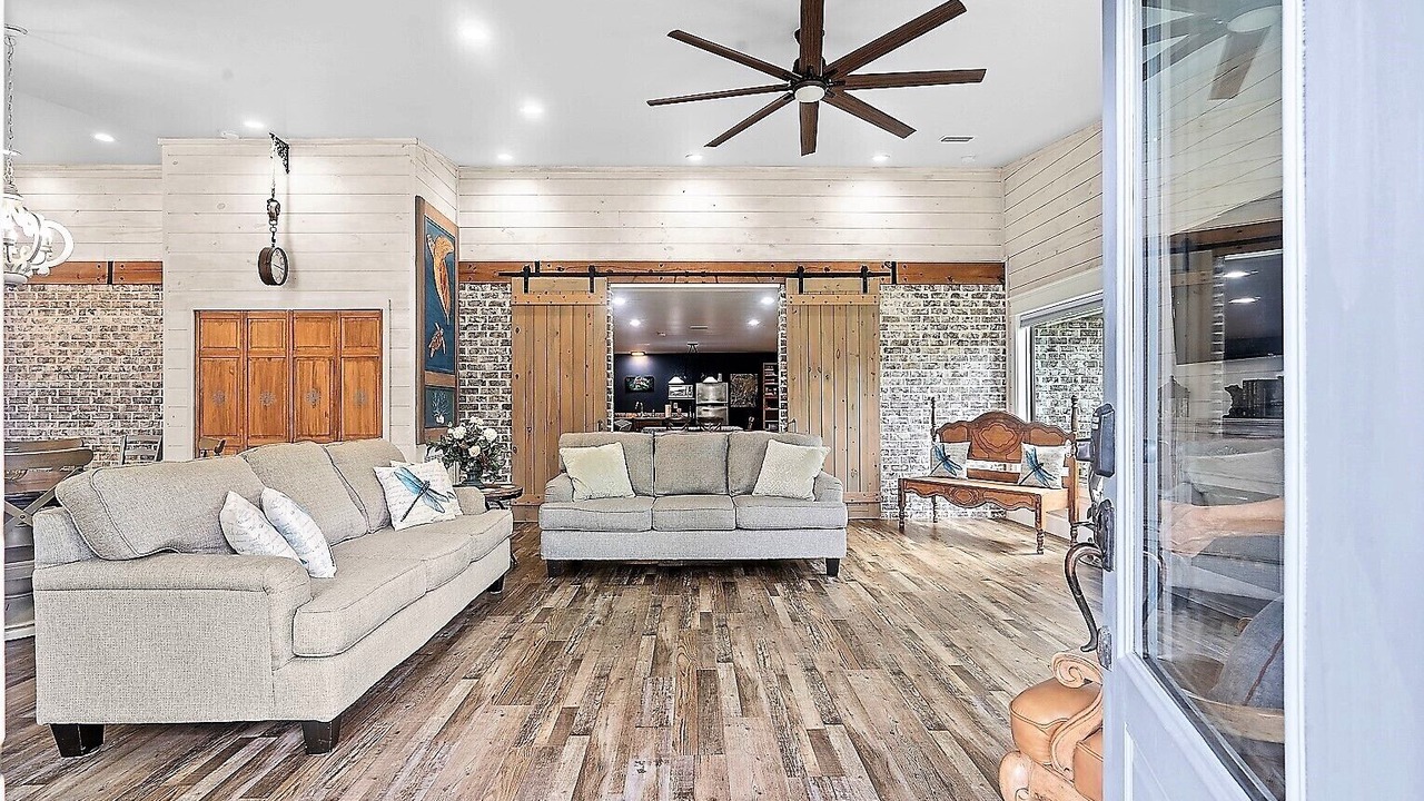 Photo of Livingroom in Foley