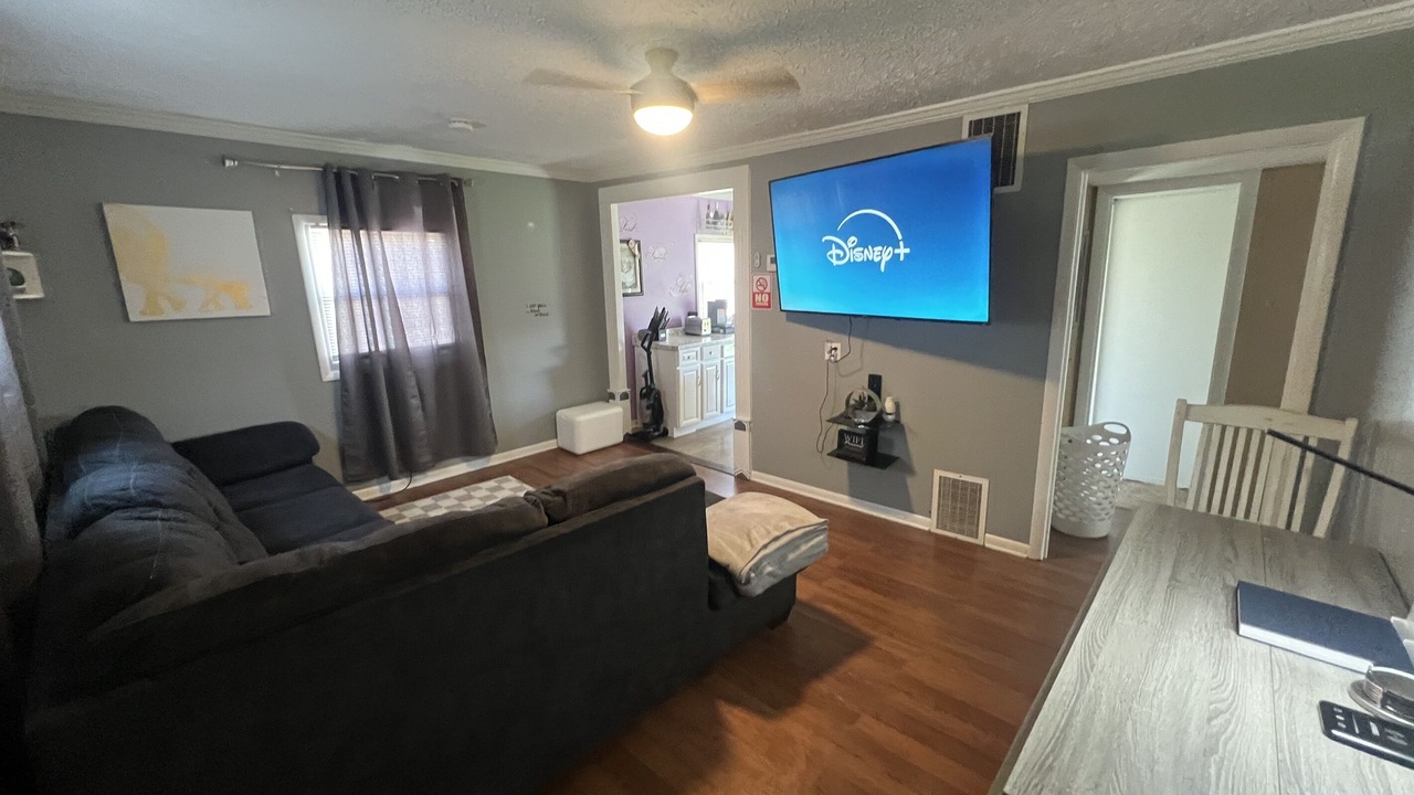 Photo of Livingroom in Erie