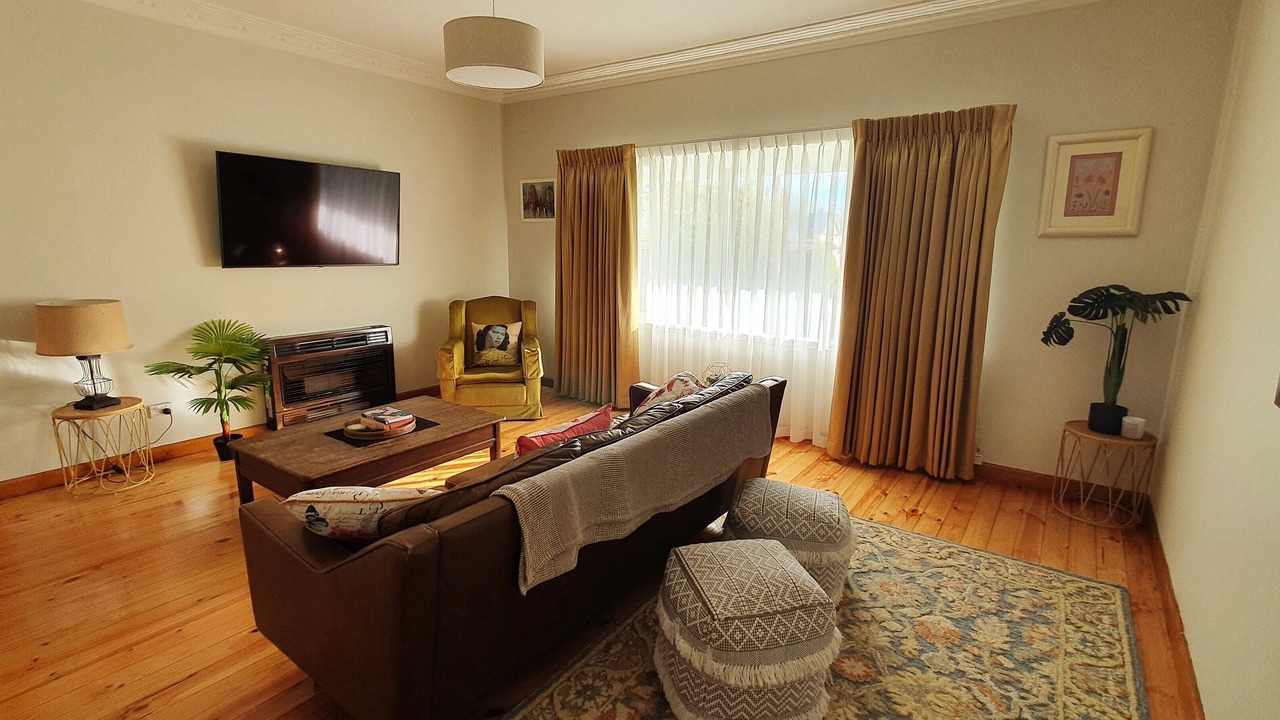 Photo of Livingroom in Newington
