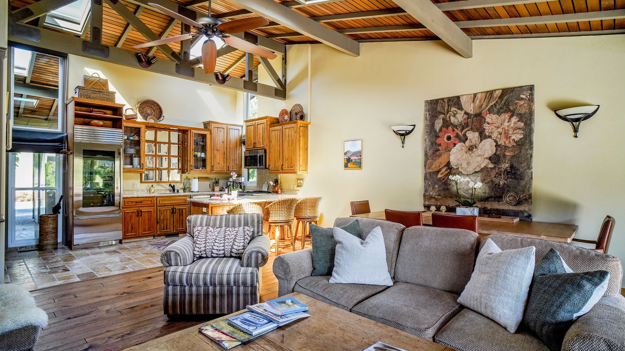 Photo of Livingroom in Quail Lodge