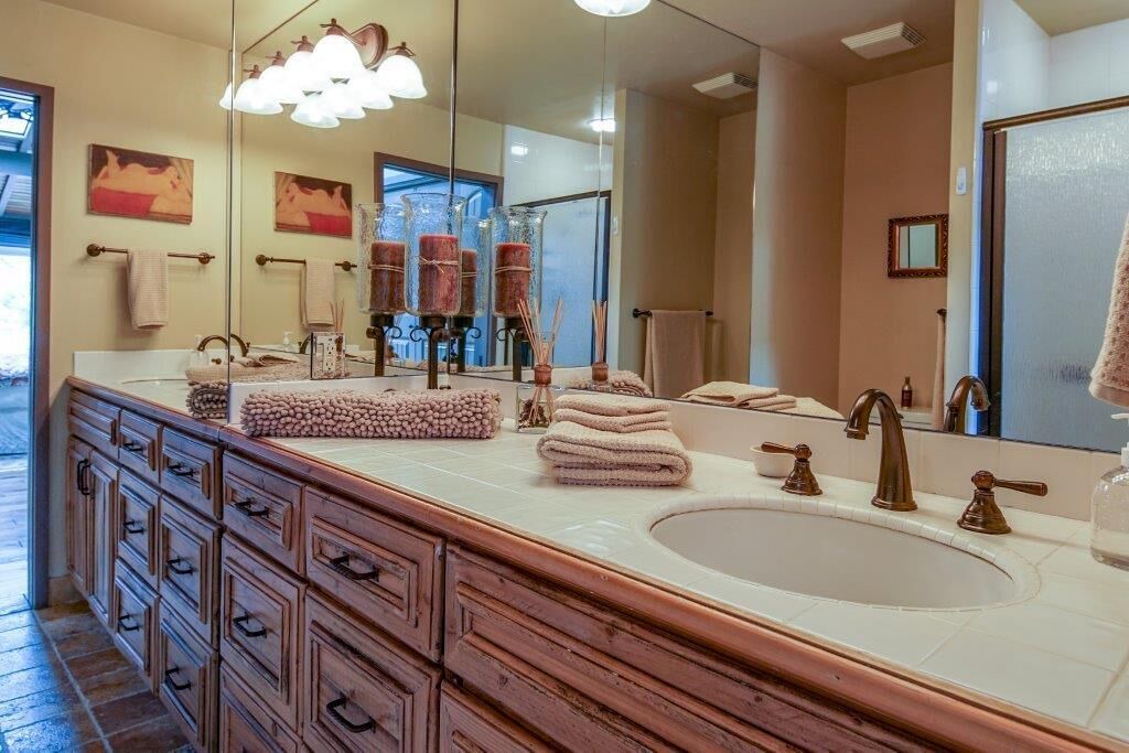 Photo of Bathroom in Quail Lodge