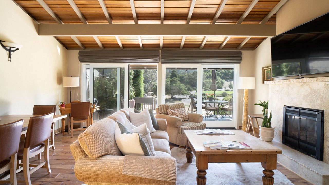 Photo of Livingroom in Quail Lodge