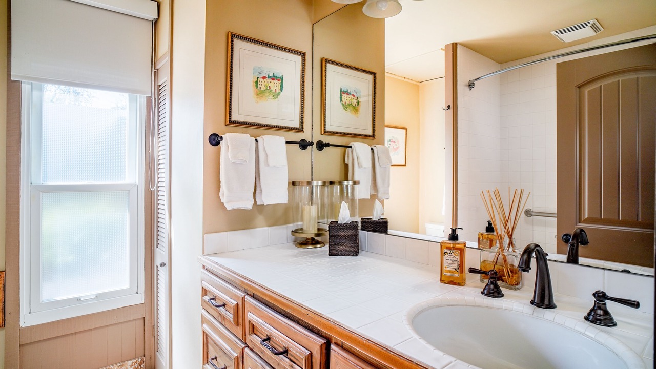 Photo of Bathroom in Quail Lodge
