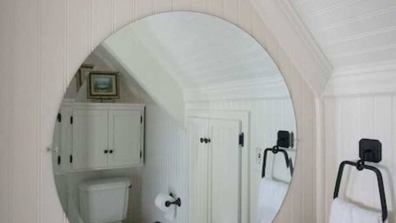 Photo of Bathroom in Twin Peaks
