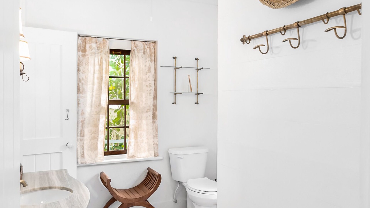 Photo of Bathroom in Dunmore Town