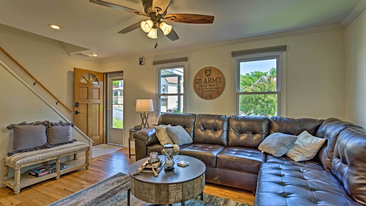 Photo of Livingroom in Highland Falls