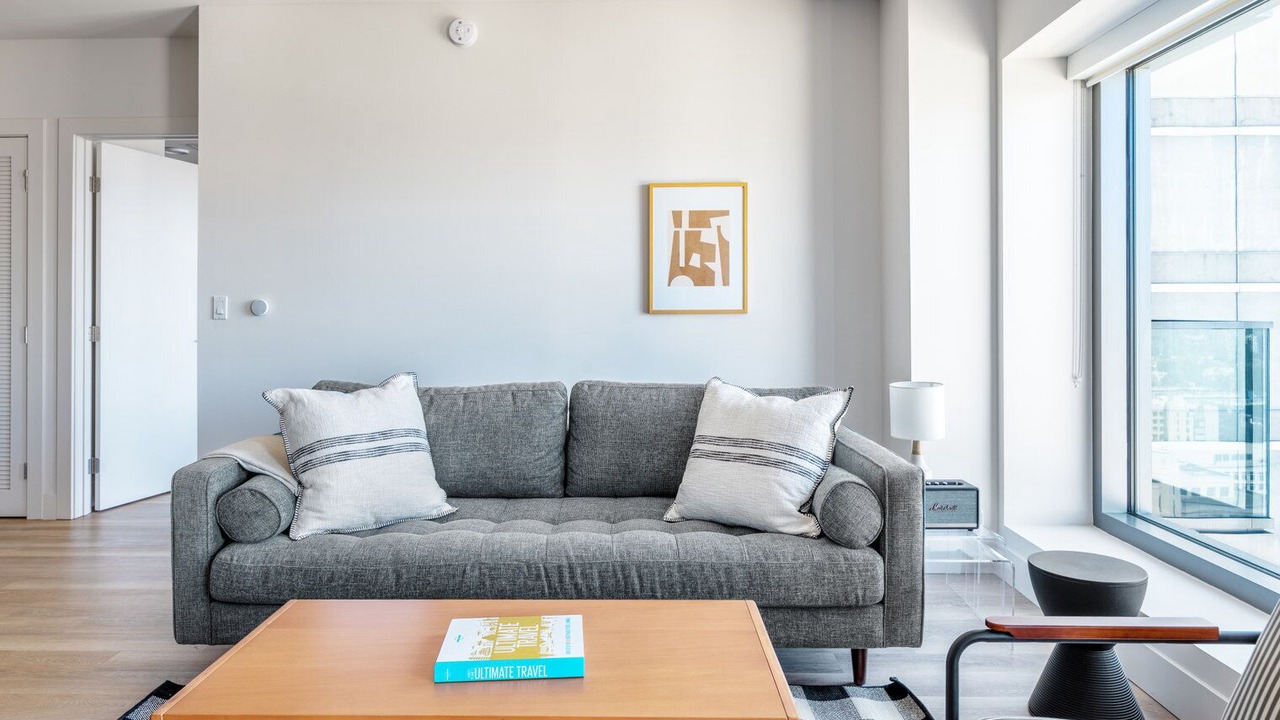 Photo of Livingroom in Downtown Oakland