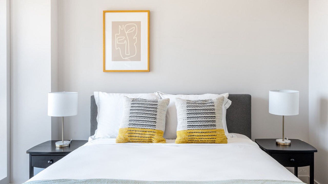 Photo of Bedroom in Downtown Oakland