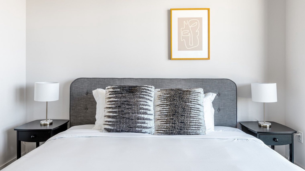 Photo of Bedroom in Downtown Oakland
