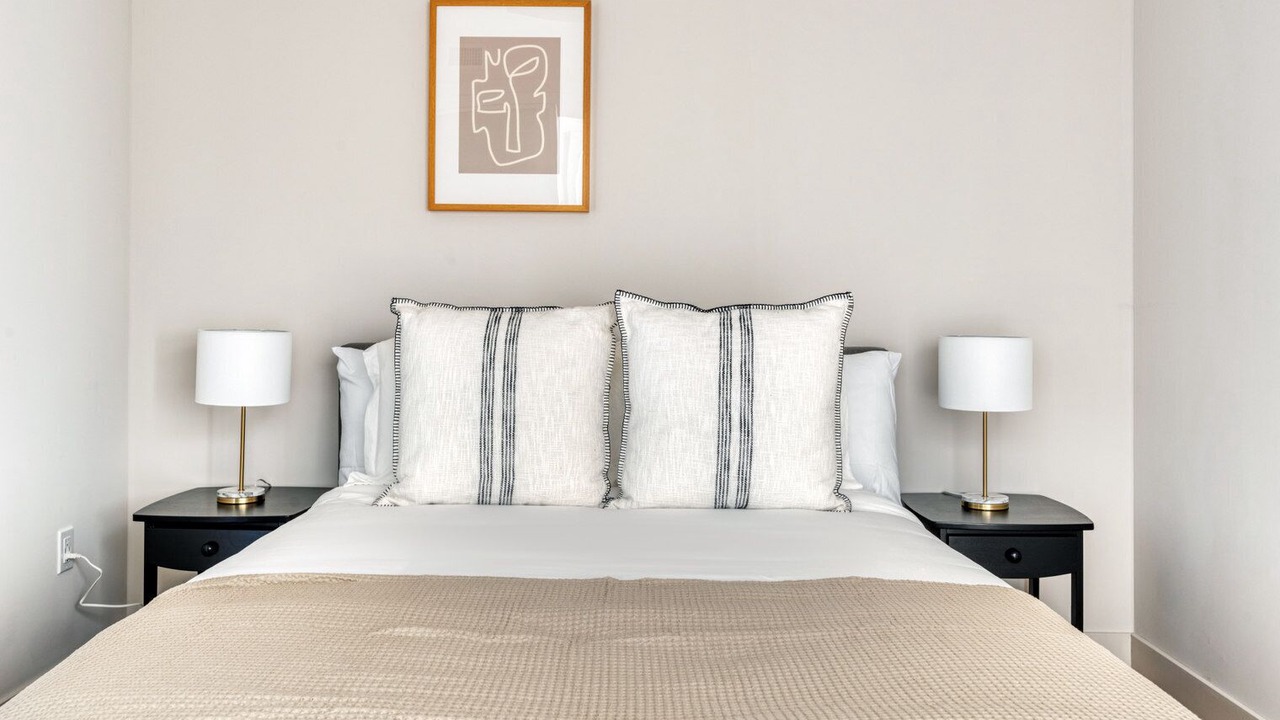 Photo of Bedroom in Downtown Oakland