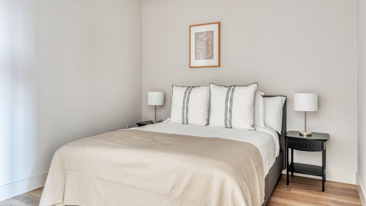 Photo of Bedroom in Downtown Oakland
