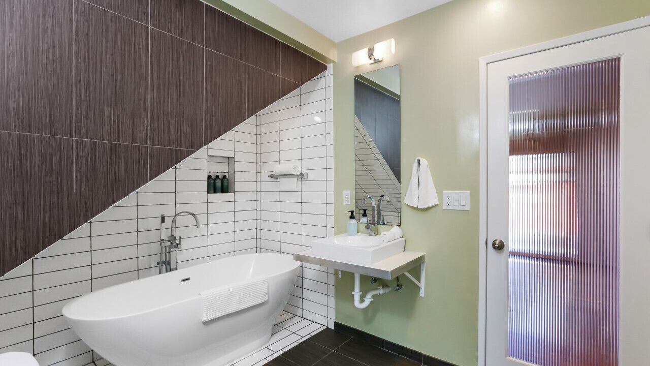 Photo of Bathroom in Belmont Shore
