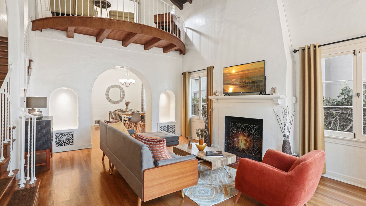 Photo of Livingroom in Mid City