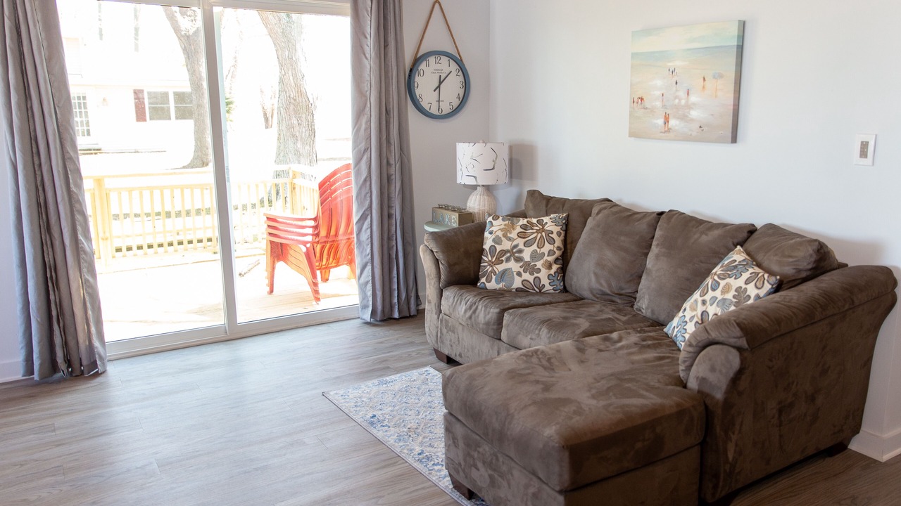 Photo of Livingroom in Madison-on-the-Lake