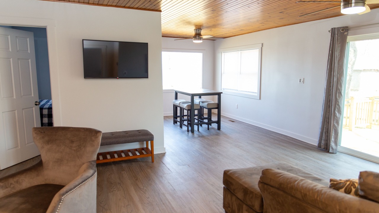 Photo of Livingroom in Madison-on-the-Lake